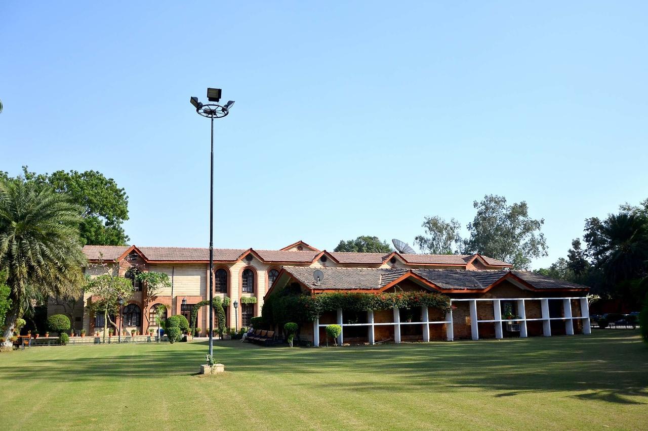 גורגאון Ashok Country Resort מראה חיצוני תמונה